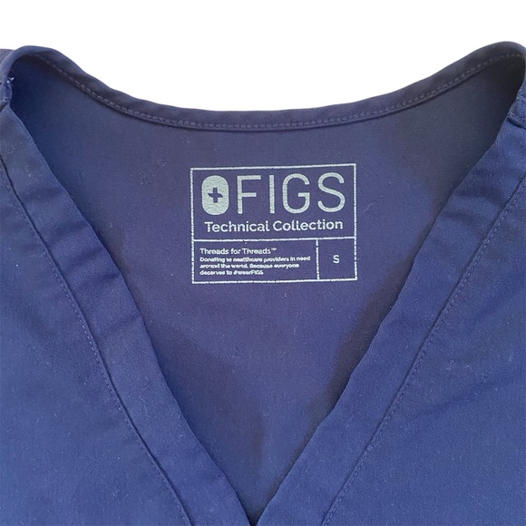 Figs Casma Three-Pocket Navy Blue V-Neck Scrub Top Sz Small PO# 1557 - Picture 5 of 11